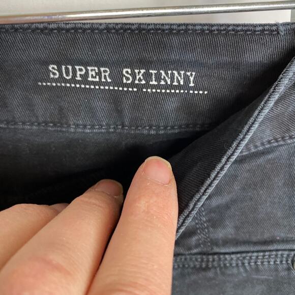 Gray Saks Fifth Ave Faded Designer Jeans Size 26 - Picture 6 of 12